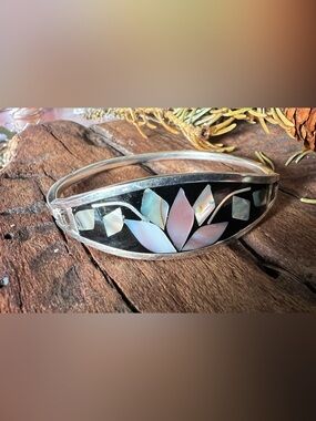 Iridescent Mother-of-Pearl Lotus Inlay Sterling Bangle - Black and Pearl